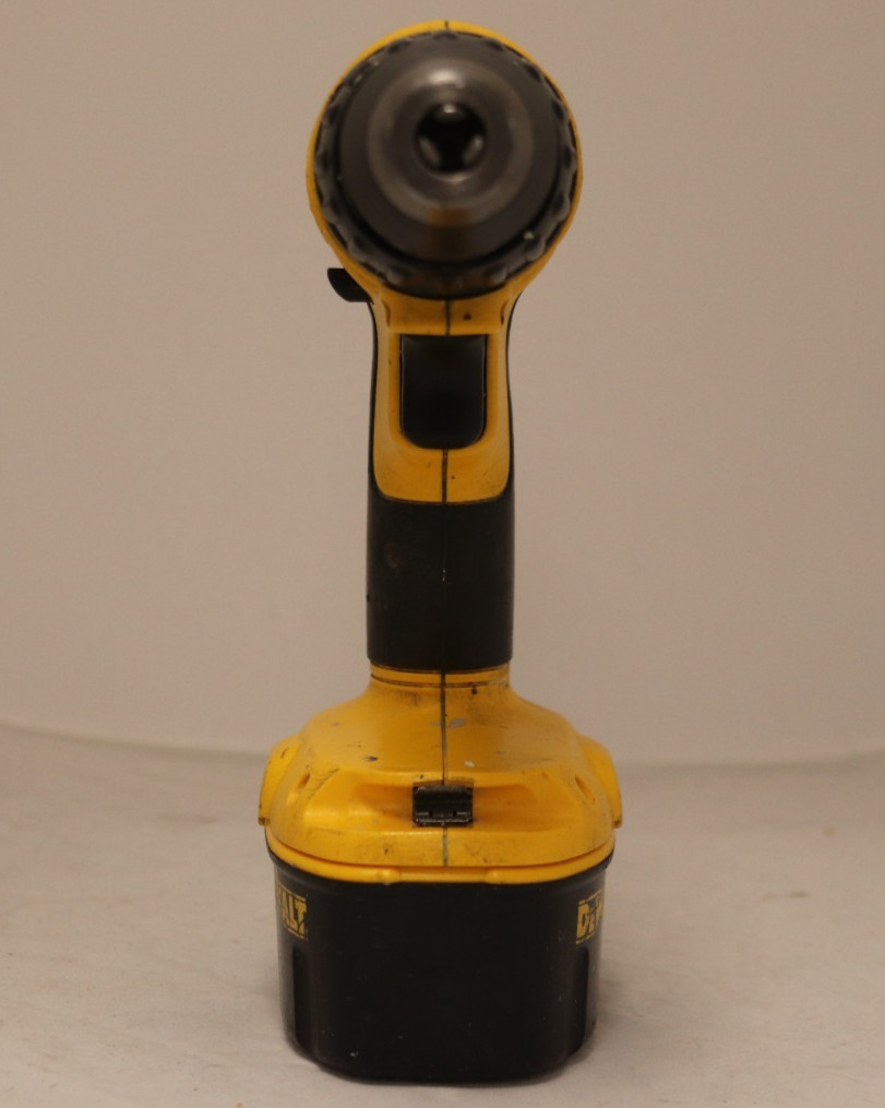 DeWalt DC759 cordless drill/driver W/ battery and charger