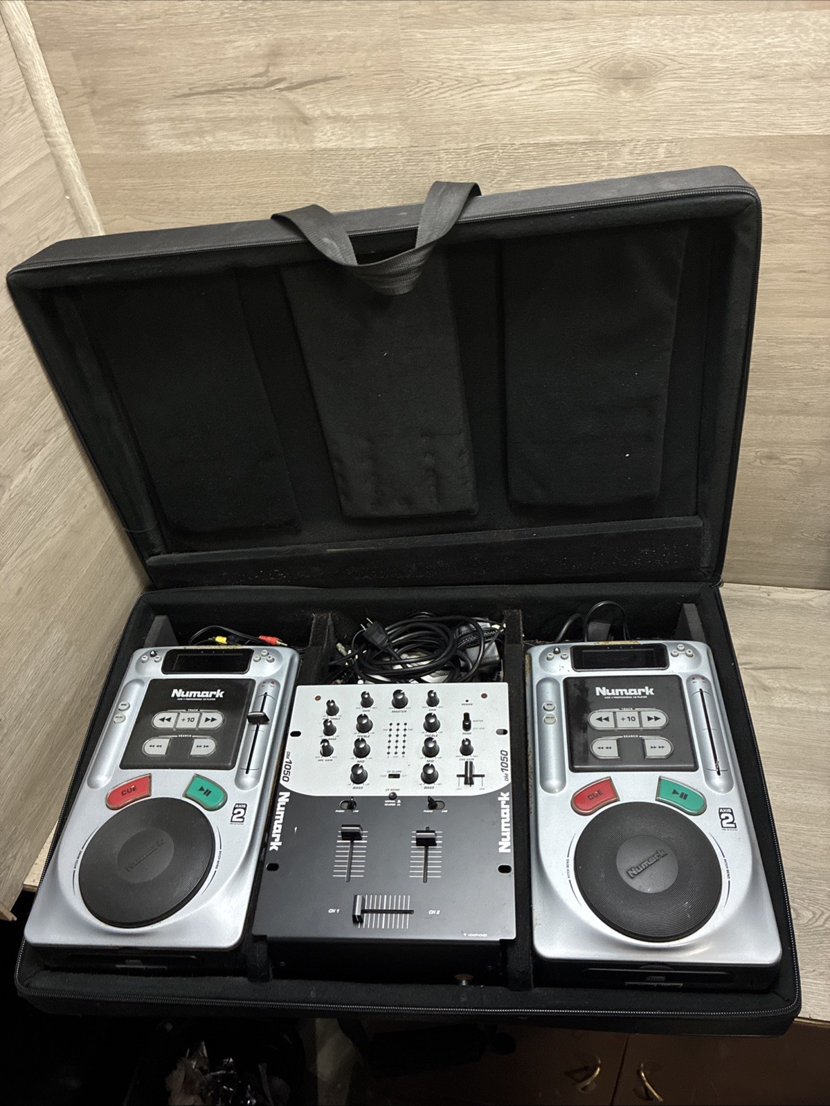 NUMARK DJ MIXER EQUIPMENT W (2) Axis CD Players & Hardcase (See Desc)