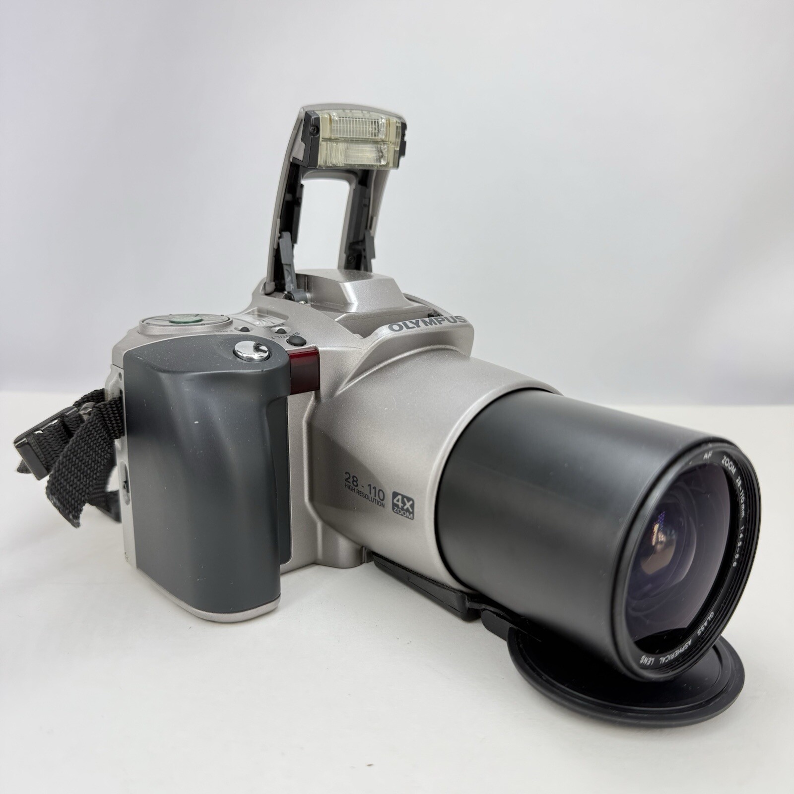 Olympus IS-20 35mm Camera Quartzdate 28-110mm High Resolution 4X Zoom Works