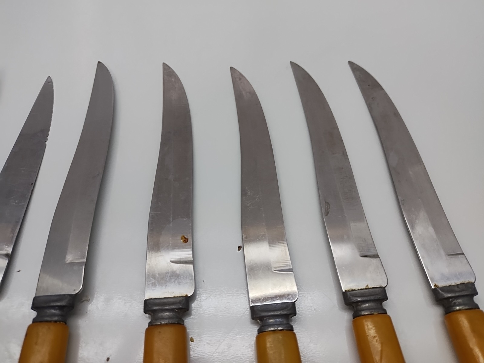 vitage bakelite 8 knive set