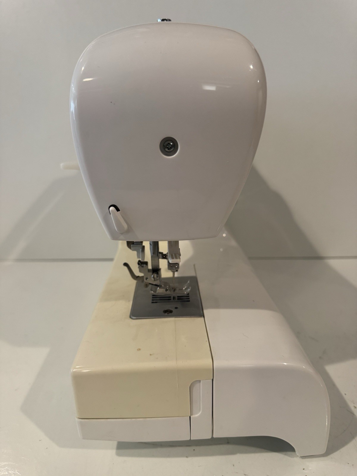 Singer 2273 Esteem II Sewing Machine w/ Pedal