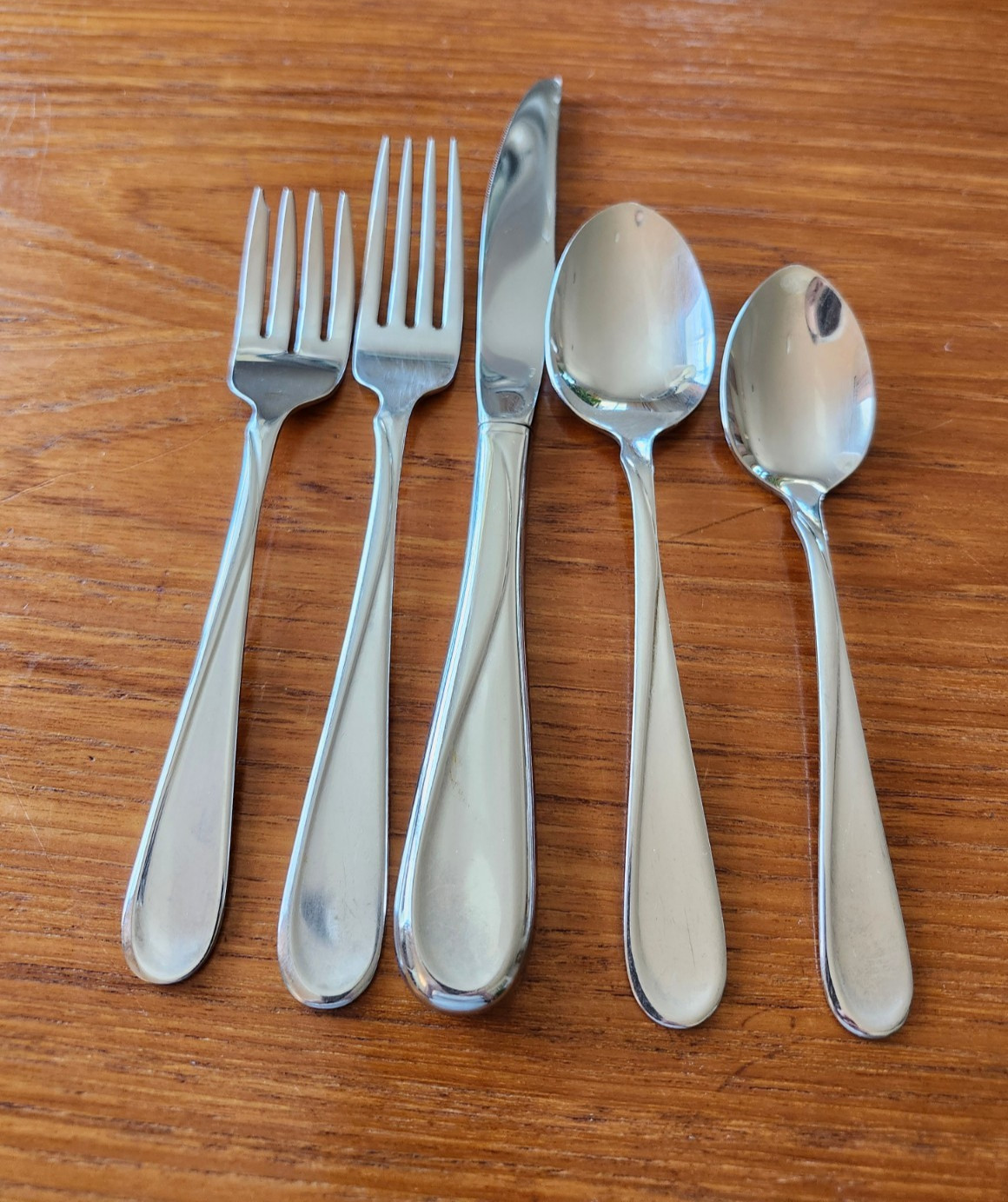 Oneida Flight Stainless Flatware Oneida 18/8 USA & Oneida USA Sets of 4, 7 & 8