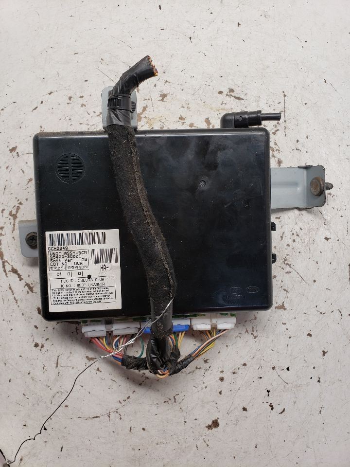 2011 Hyundai Sonata Body Control Module BCM Center Dash VIN B 8th OEM 1311601