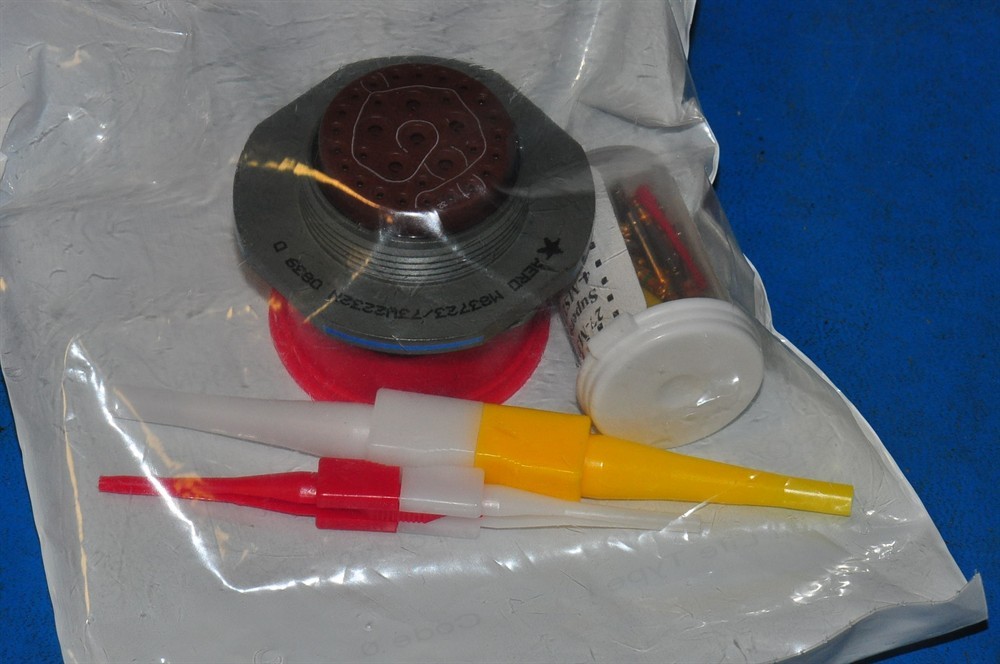 New (1pc) M83723/73W2232N A E PETSCHE Interconnect MIL-Spec