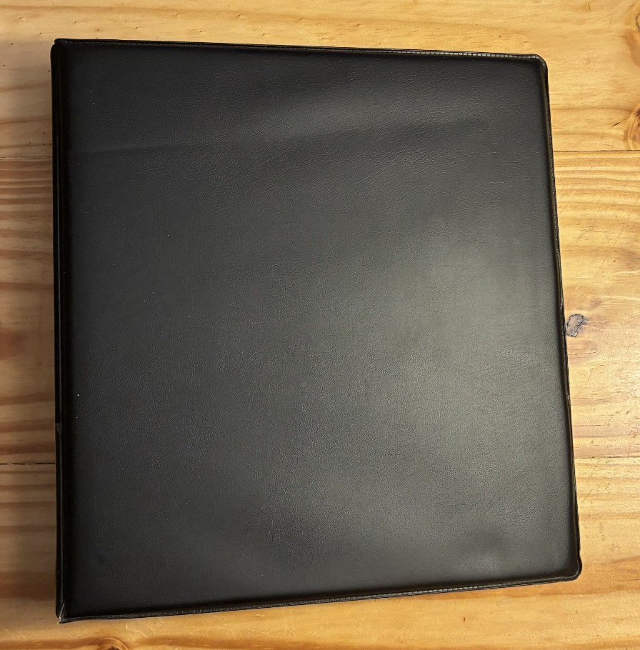 One USED BCW 2 Binder with D-rings for Currency
