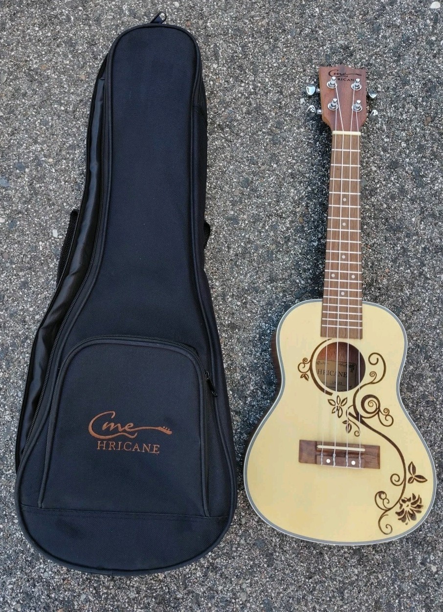 Hricane Model UK-23 Natural Wood Soprano Ukulele With Gig Bag + Extras Excellent
