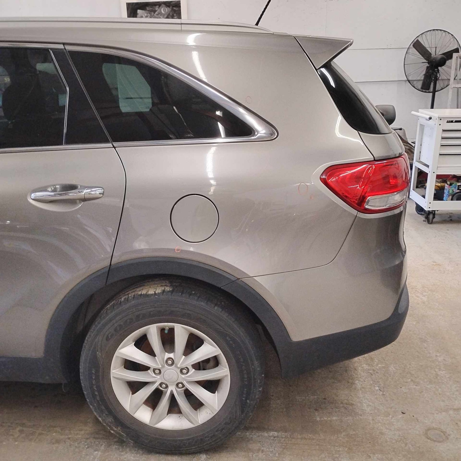 Spindle Knuckle Front KIA SORENTO Right 16 17 18
