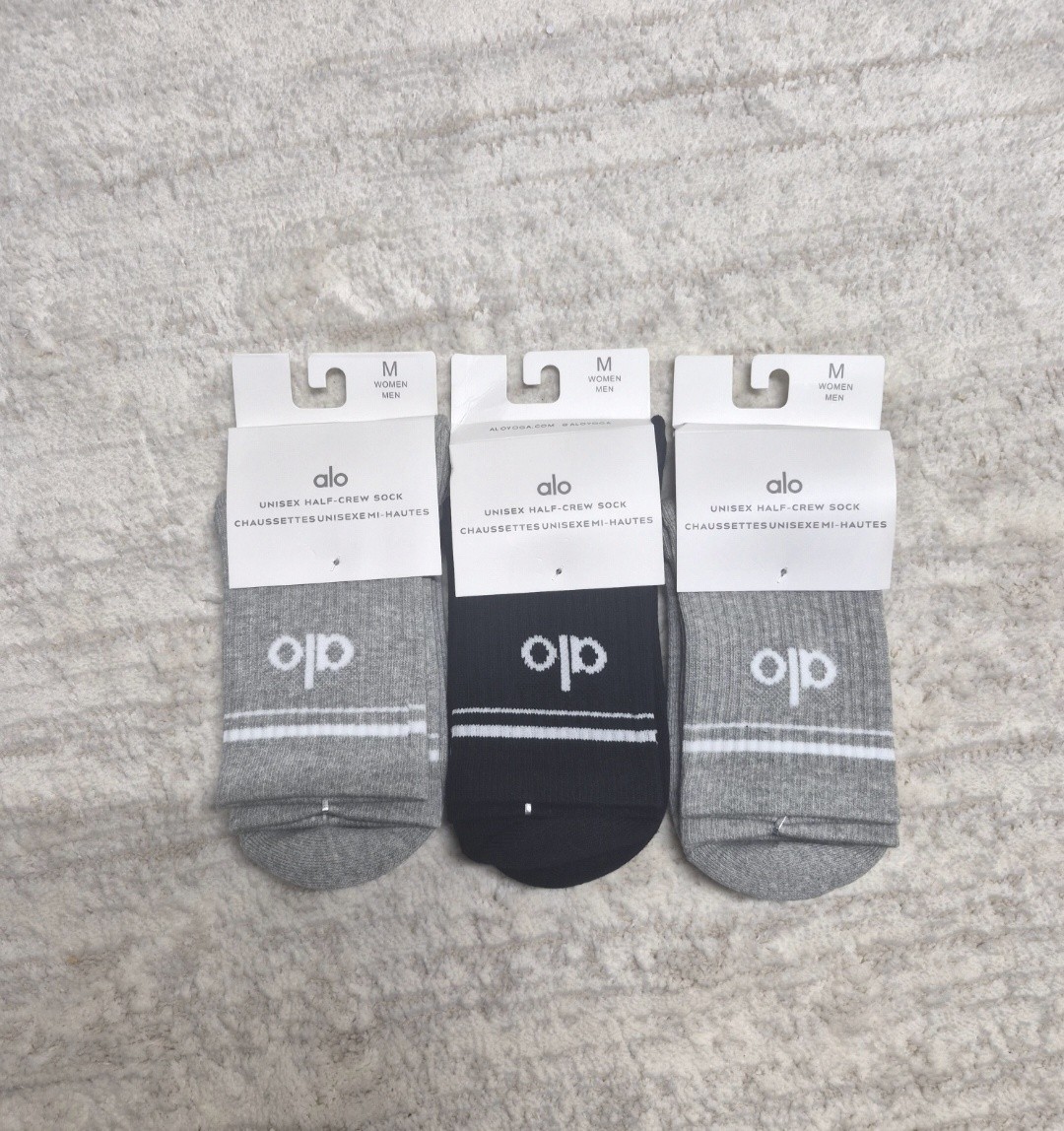 Alo Yoga Unisex Half Crew Throwbacks socks Bundle (3 pairs) Size Medium