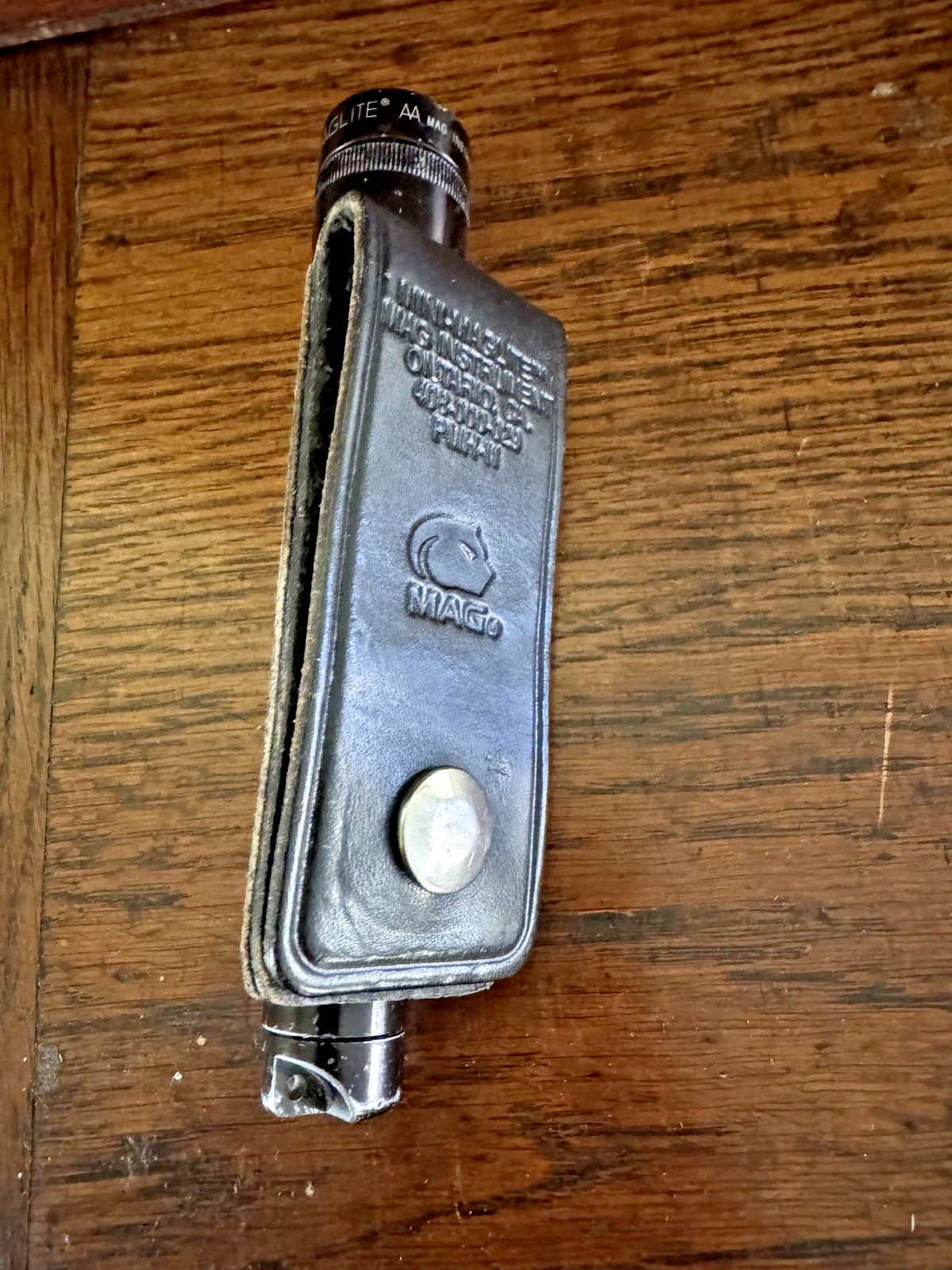Mag Mini-Maglite Flashlight & Holster PMH-11 Black Leather Belt Loop Sheath 4"