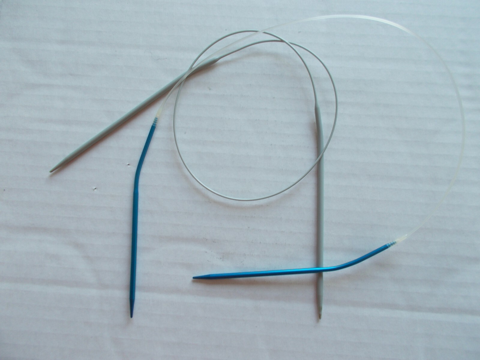 Circular knitting needles, aluminum/plastic, sizes 5 and 6, 24" & 28" long