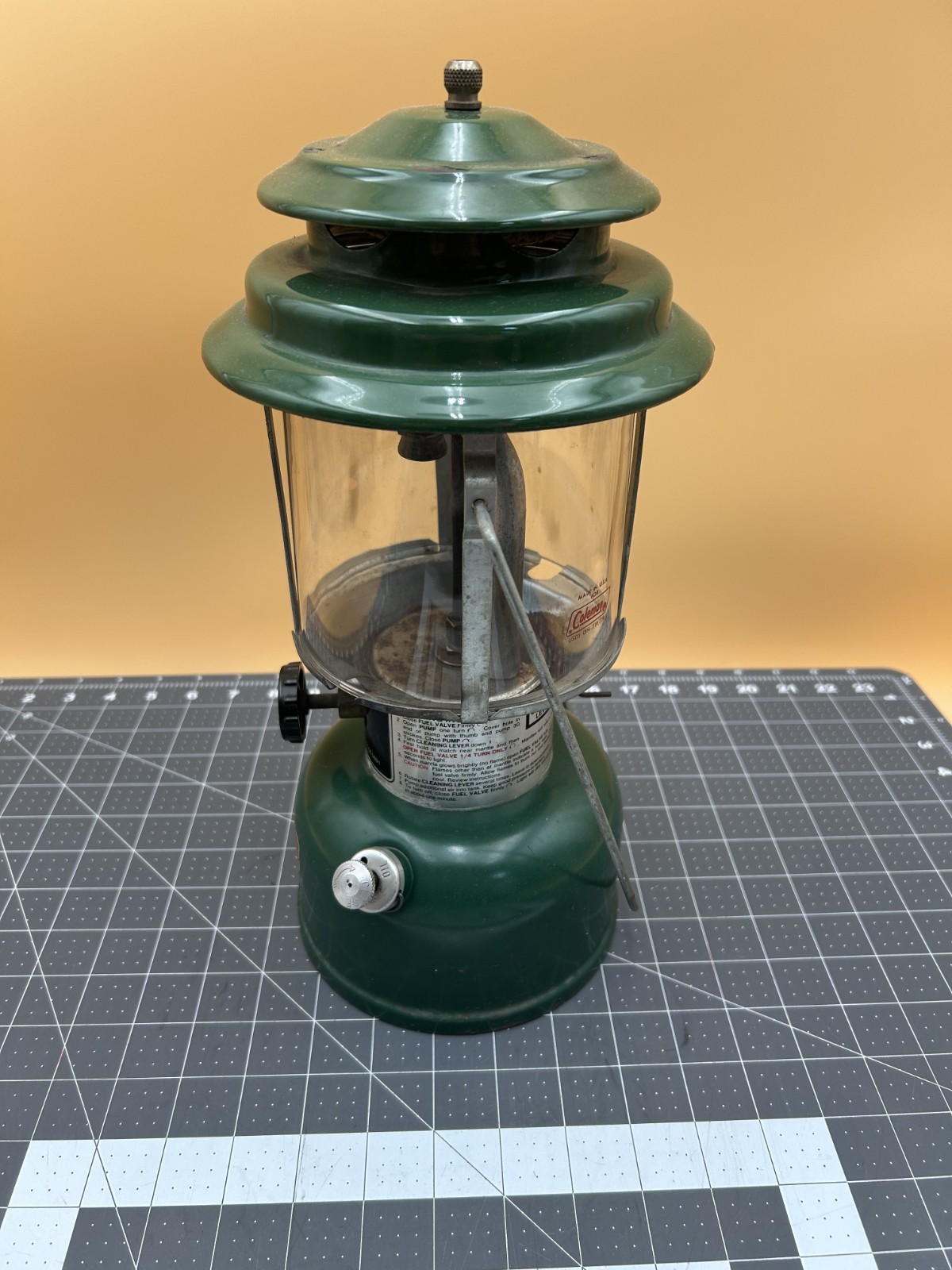 Coleman Model 220K 8-81 double-mantle gasoline lantern