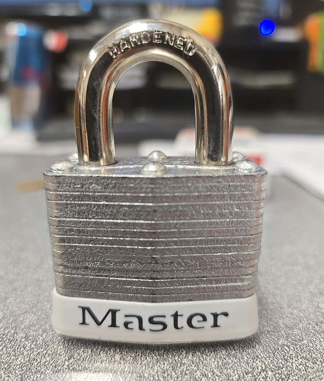 MASTER LOCK COMMERCIAL STEEL PADLOCK W/ WHITE BUMPER (3WHT) *NEW IN FACTORY BOX*