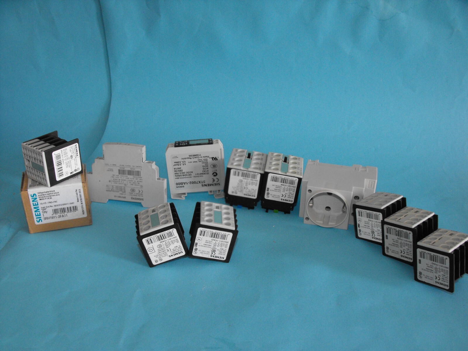 SIEMENS 3RH1911-2FA11+3TX002-1AB00+3RV1901-1A.(LOT11PCS).NEW