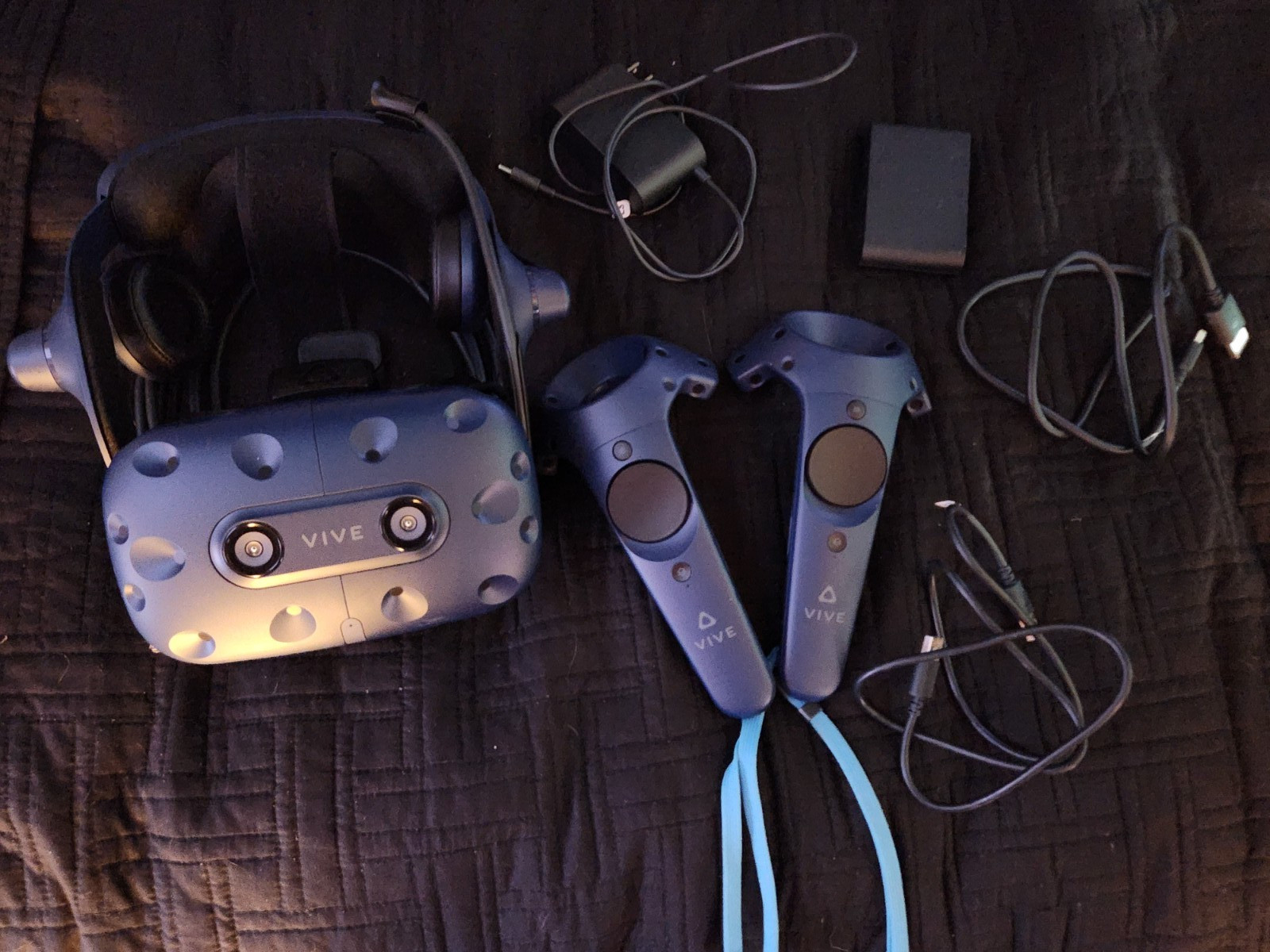 HTC VIVE Pro PC VR Headset SteamVR 90Hz Blue 2 Controllers Link Box Full Kit