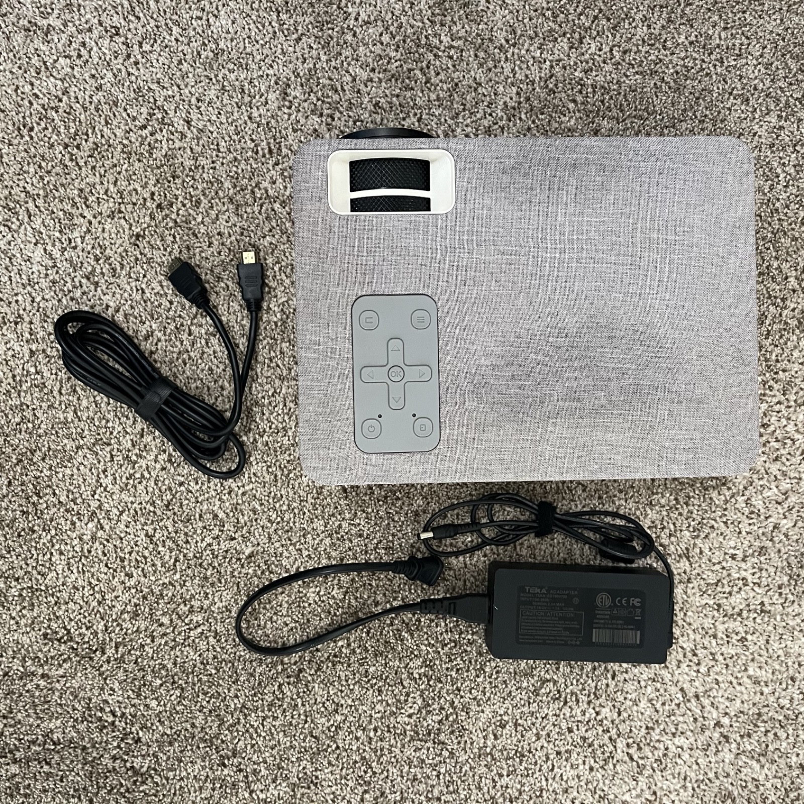 Fangor  F-405 1080p HD Home Movie Projector with Power Adapter and HDMI Cable