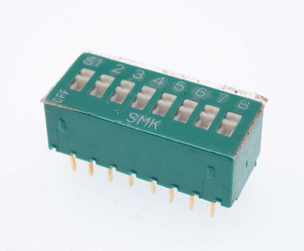 SMK J-S876608, 8 Position 16 Pin SPST Sealed Through-Hole DIP Switch, Lot of 5