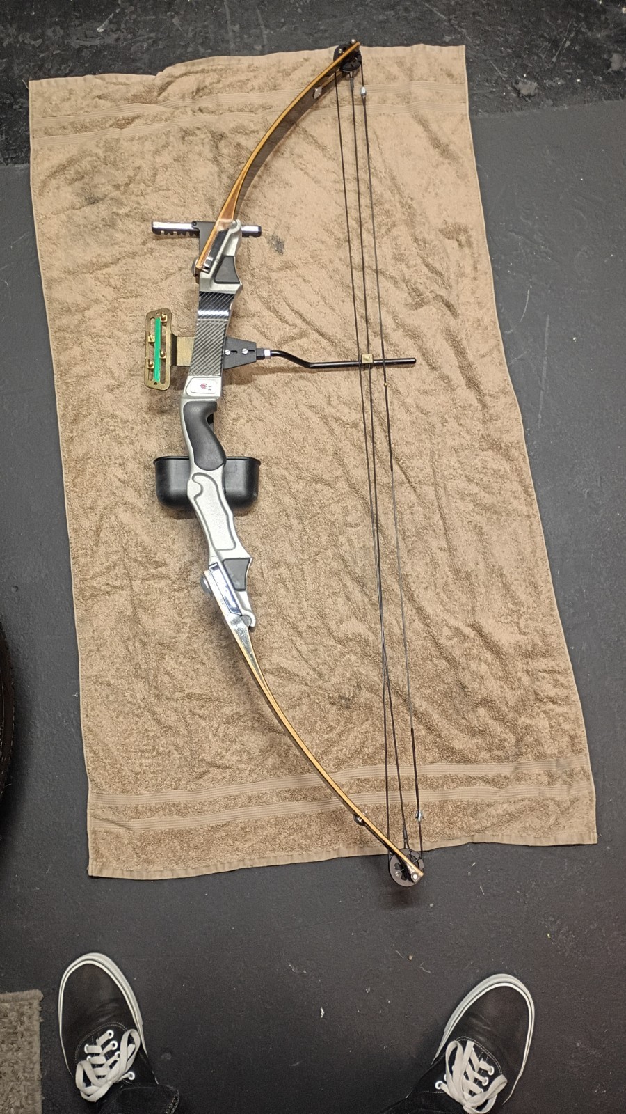 VINTAGE BEN PEARSON PRO SERIES MARK IV COMPOUND BOW ..NICE!