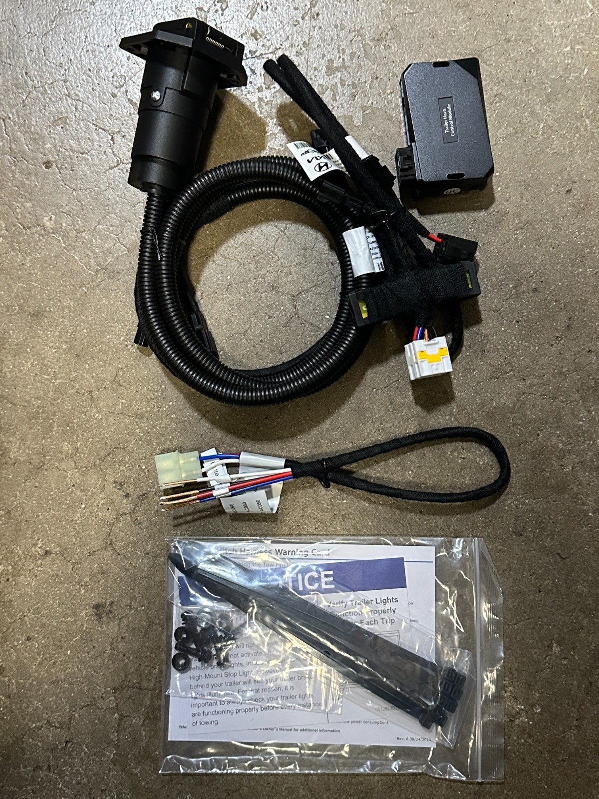 NEW OEM HYUNDAI PALISADE 2023-2025 TOW HITCH HARNESS KIT - 7-PIN STYLE
