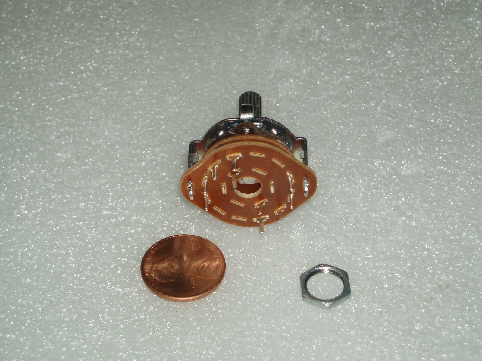 one Rotary Switch 2 Pole 4 Position shaft OD=6mm