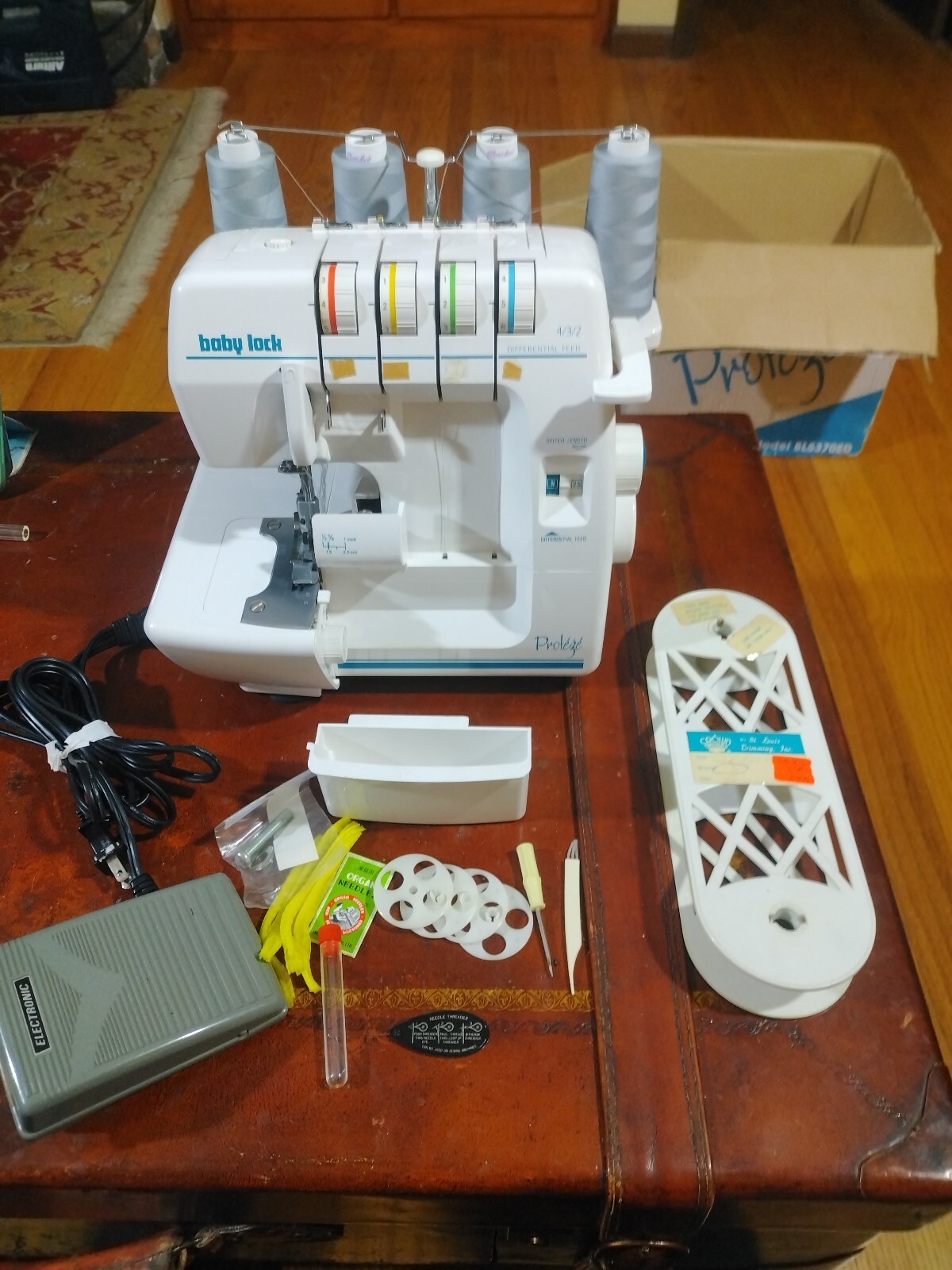 Working Baby Lock Protege - BL5370ED - 4 Spool Serger Differencial Feed