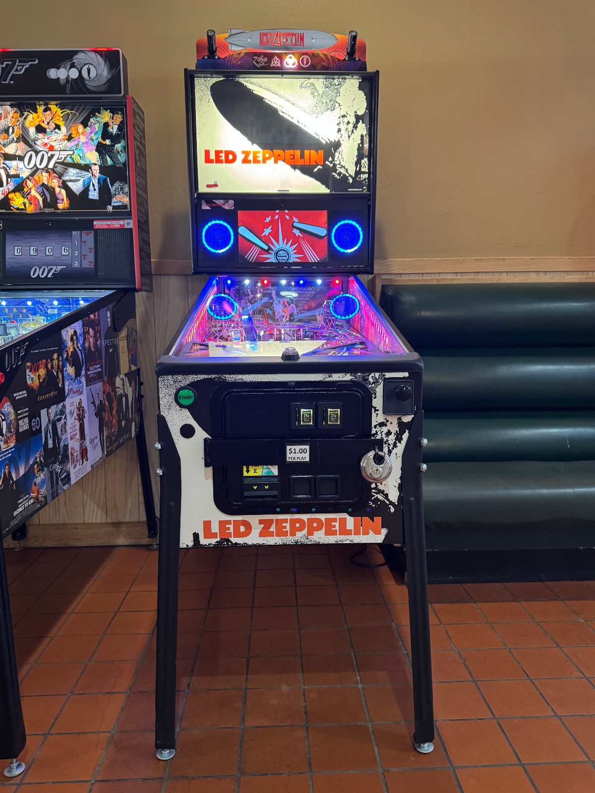 Stern LED ZEPPELIN-PREMIUM pinball: Expression Speaker Lighting, Topper, Hermit