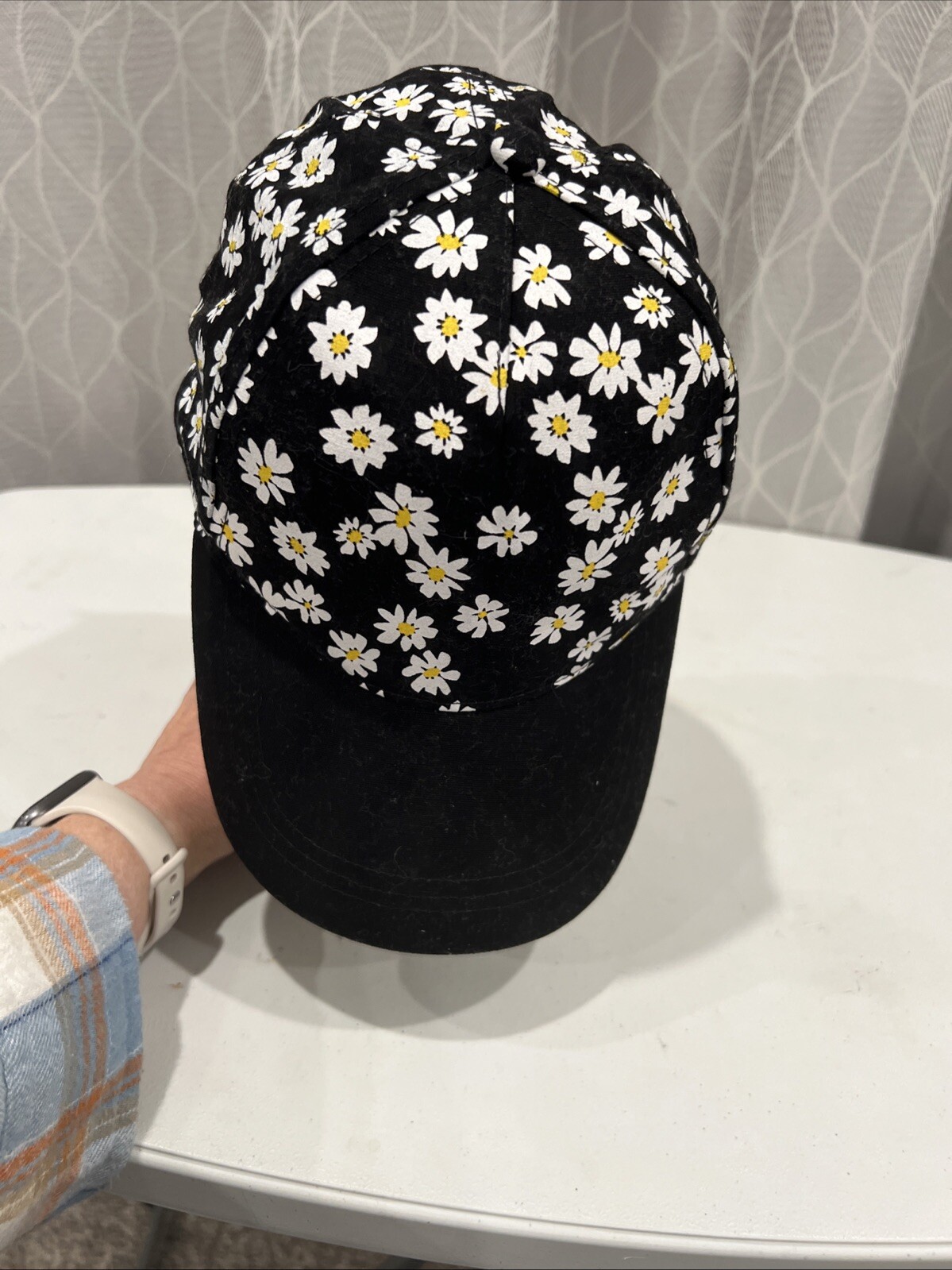 Justice Black w White Yellow Dasiy’s On Hat Cap Hook Loop Women EUC