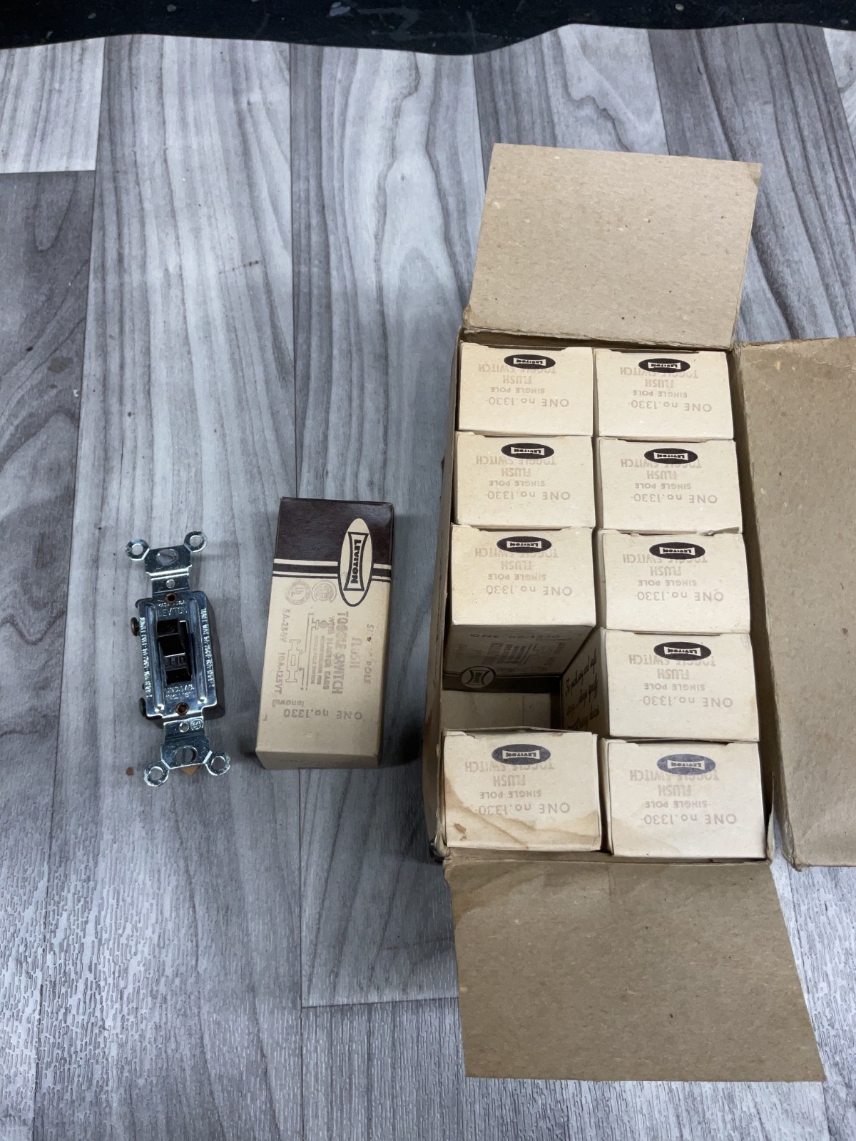 Leviton 1330 1 Pole Flush Toggle  Switches 15A 120V *Box of 10* #4013X116SI