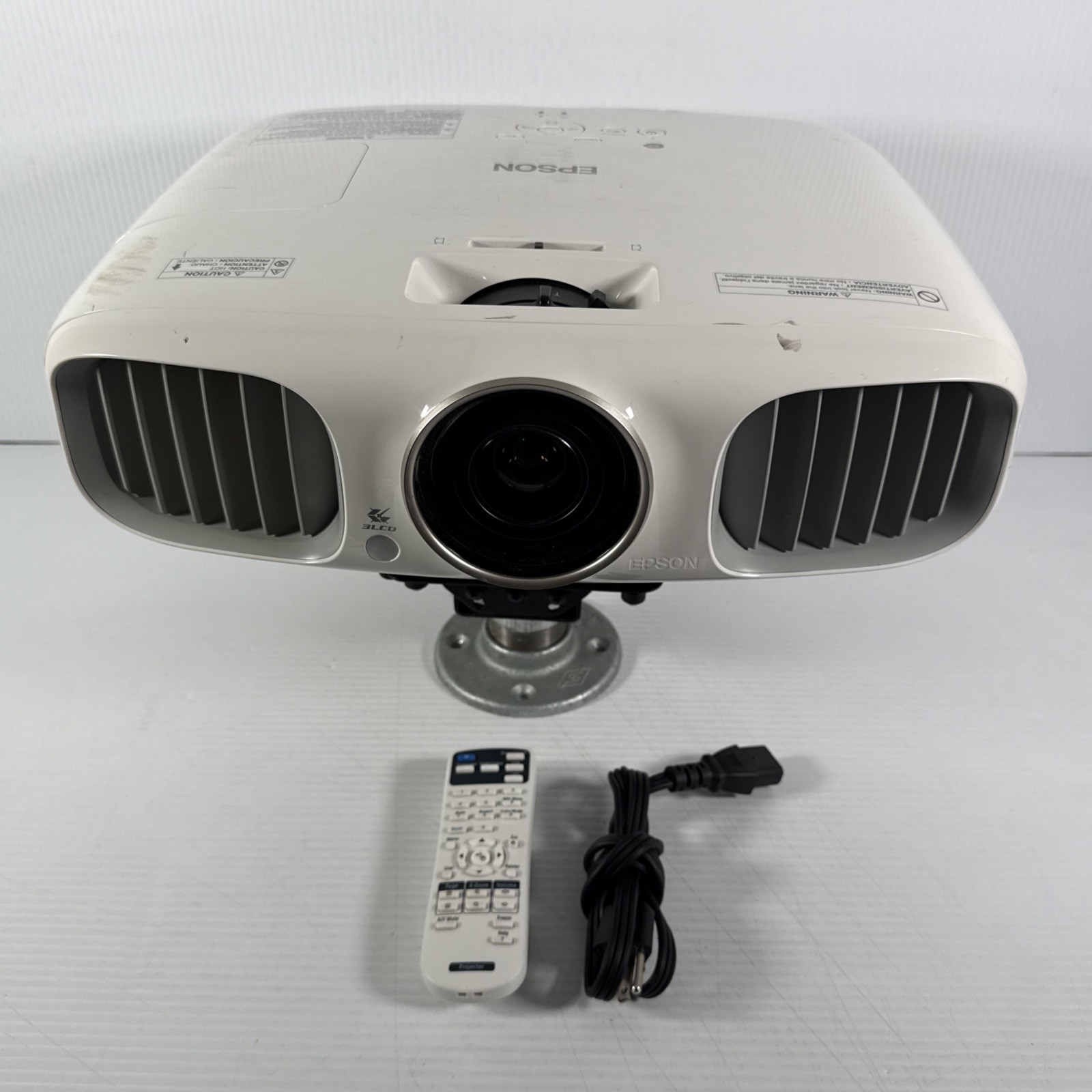 Epson PowerLite Home Cinema 3010 Model H421A 7954 Lamp Hours - W/ Remote Parts