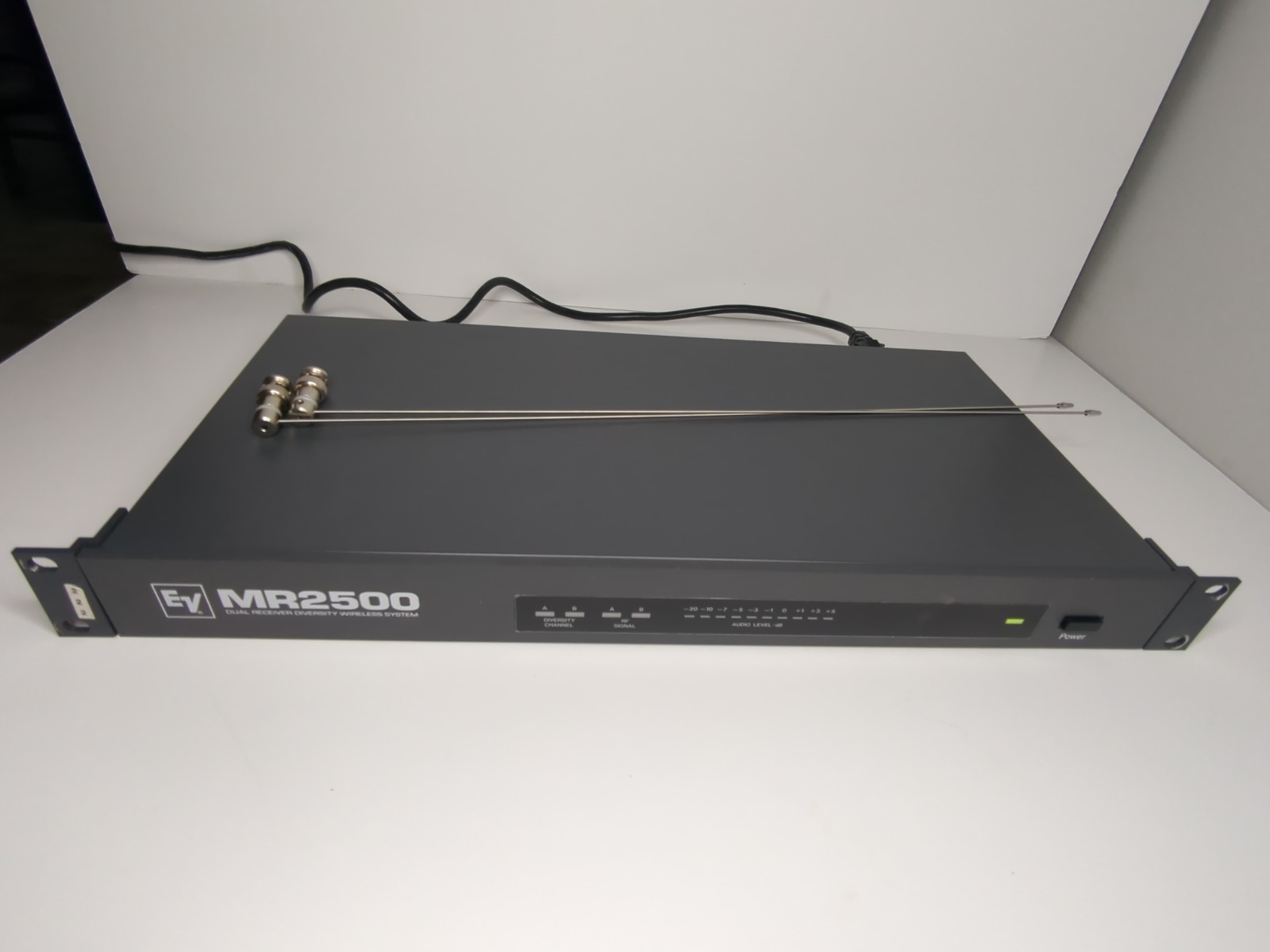 EV Electro-Voice MR2500 Reciever Diversity Wireless Microphone System
