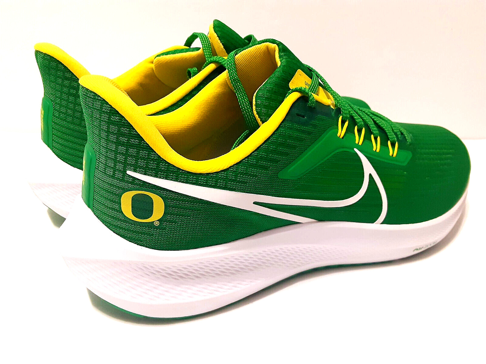 Nike Zoom Pegasus 39 Oregon Ducks Running Shoes DR1970-300 Men's Size 12.5