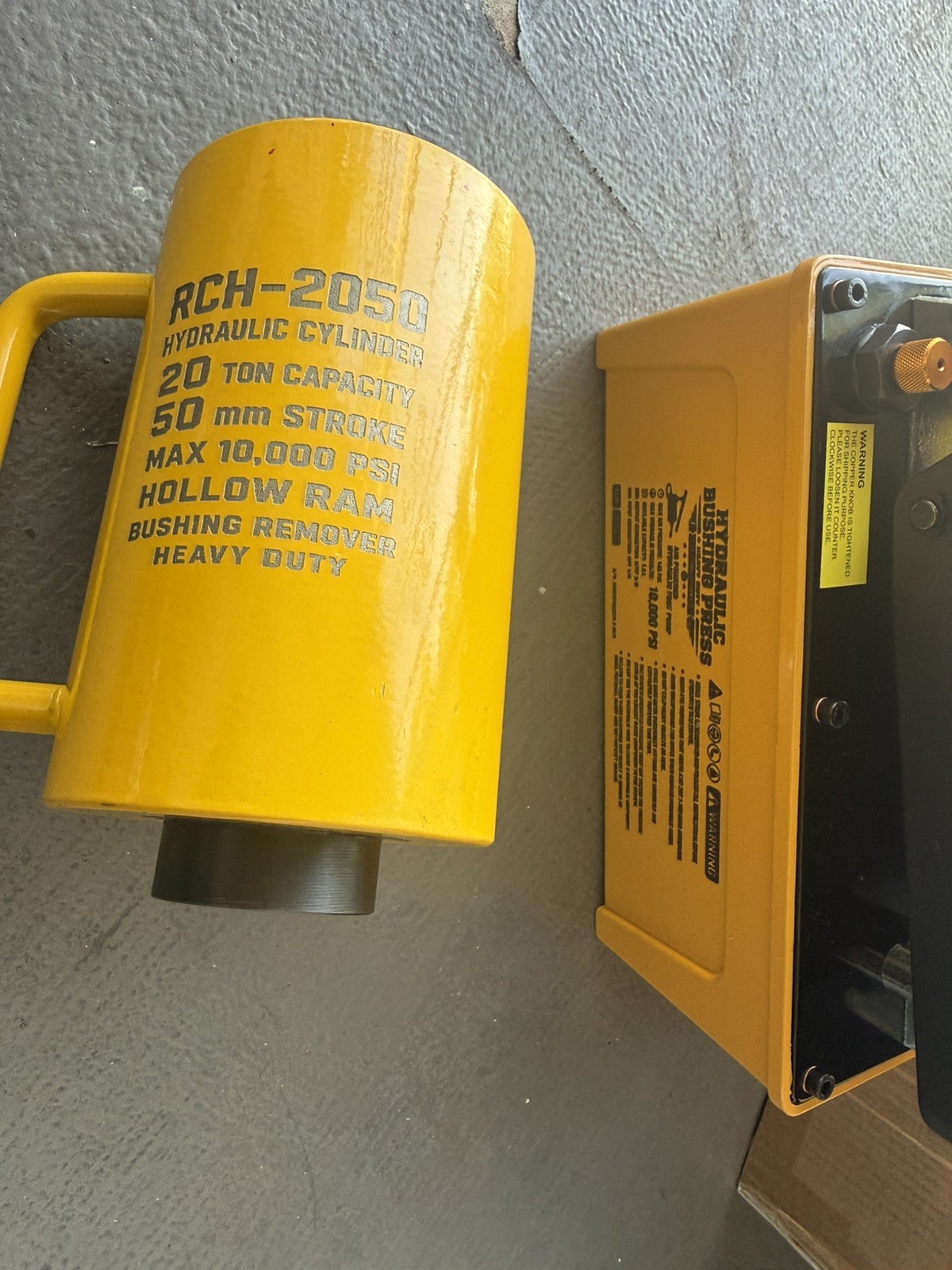 Truck bushing extractor