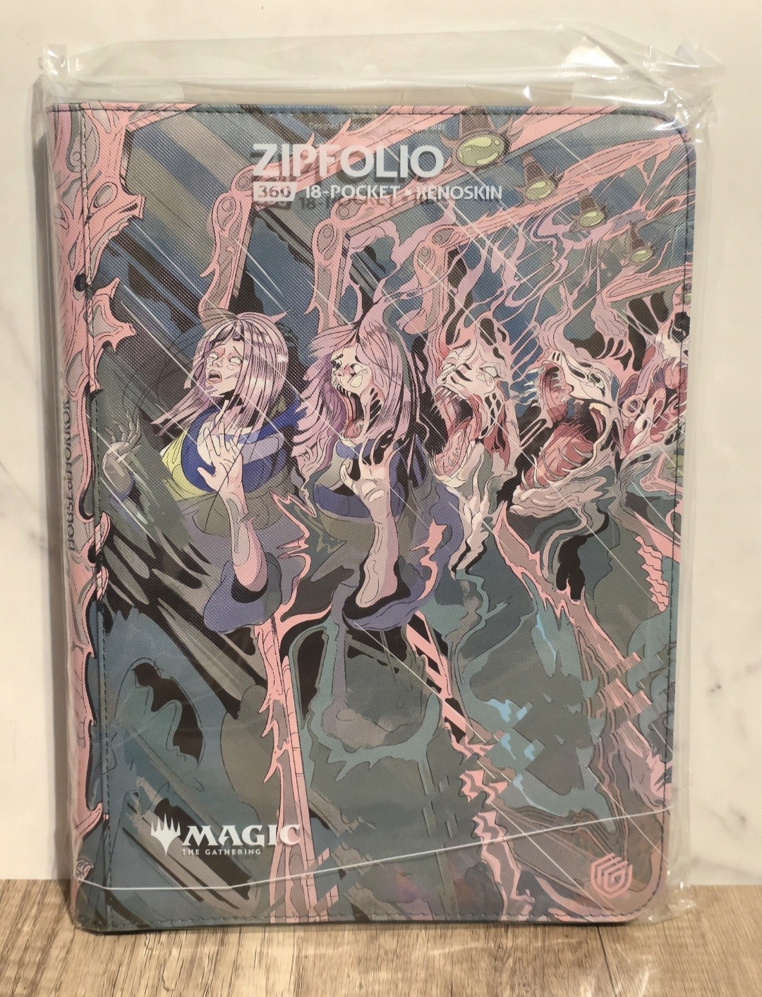 Xenoskin Zipfolio 360: Magic: The Gathering - Duskmourn Series - Mirror Room