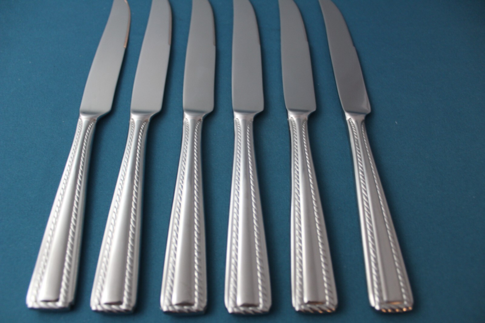 Oneida FLOURISH Dinner Knives Solid (Set of 6) China LIGHT USE 9 1/2"