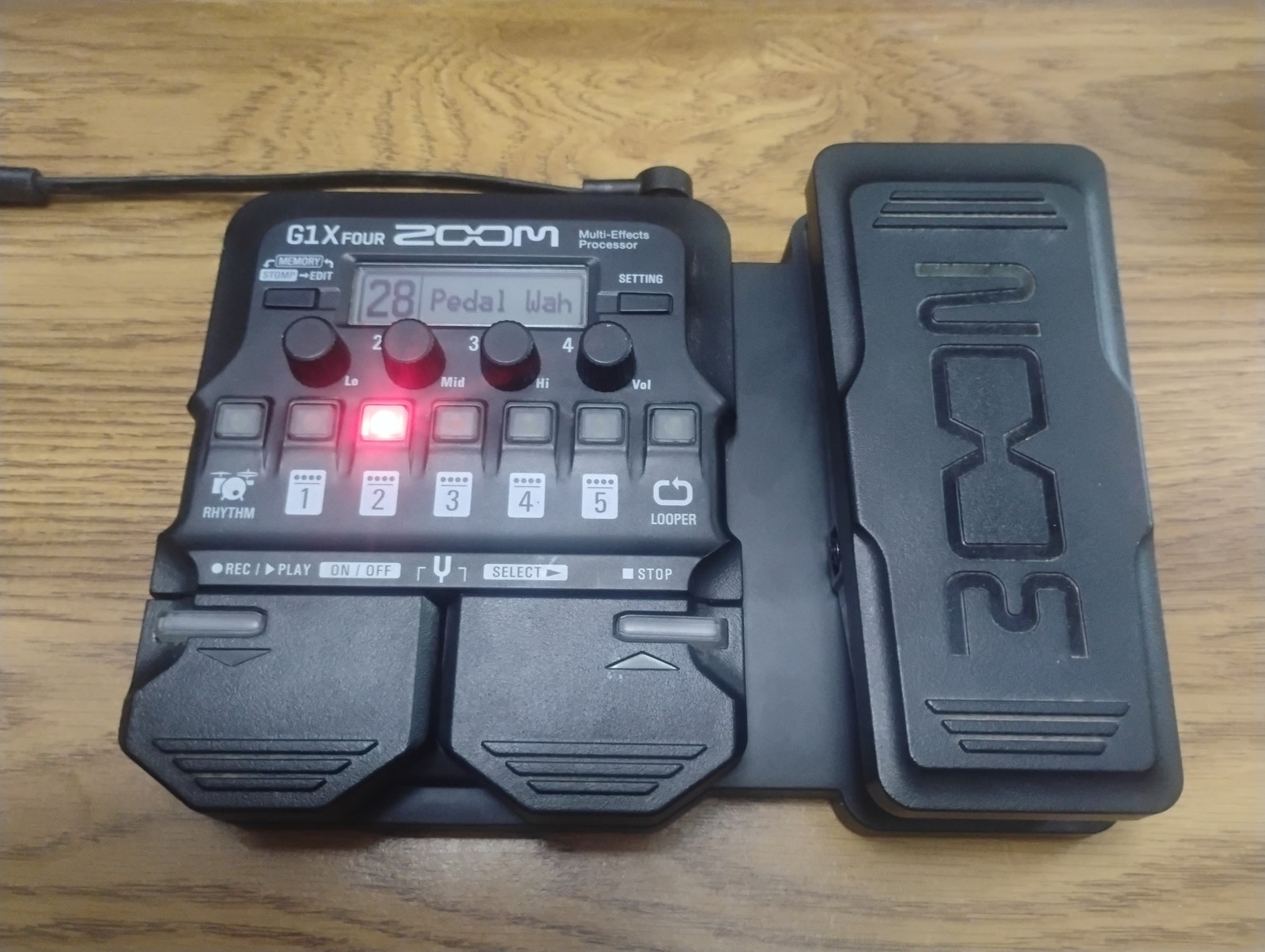 Zoom G1X Four Guitar Effects Processor with Built-in Expression Pedal