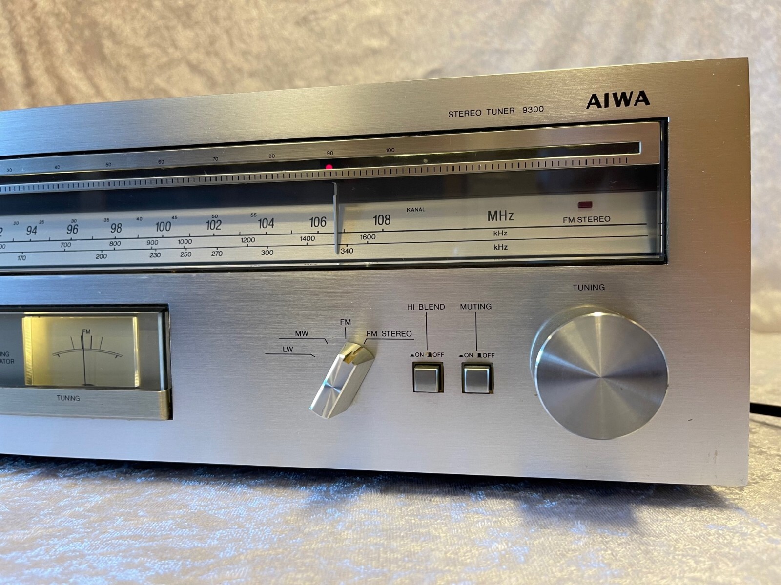 AIWA AT-9300 Stereo Tuner - Fully working Retro/Vintage