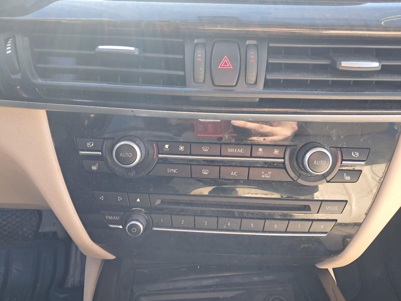 X5 2014 Glove Box 4839553