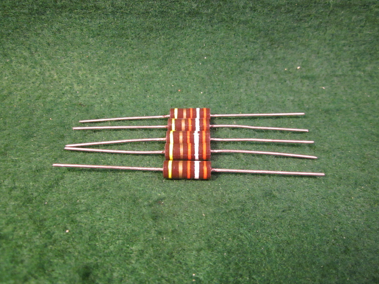 (1) 5 Pack Carbon Comp 39 OHM 1 Watt 10% Resistors NOS