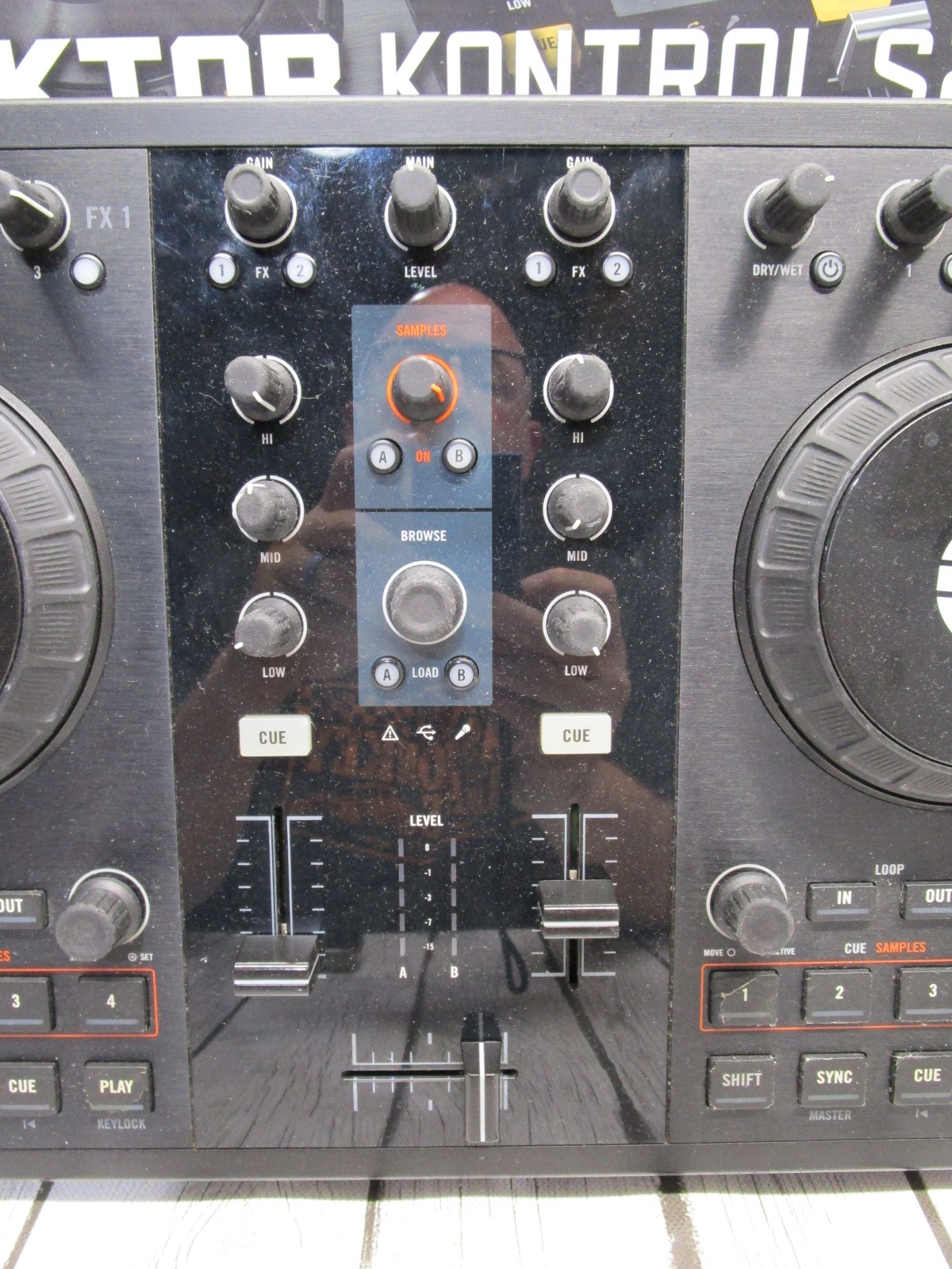 Native Instruments Traktor Kontrol S2 MK1 DJ Controller wPSU USB in Original Box