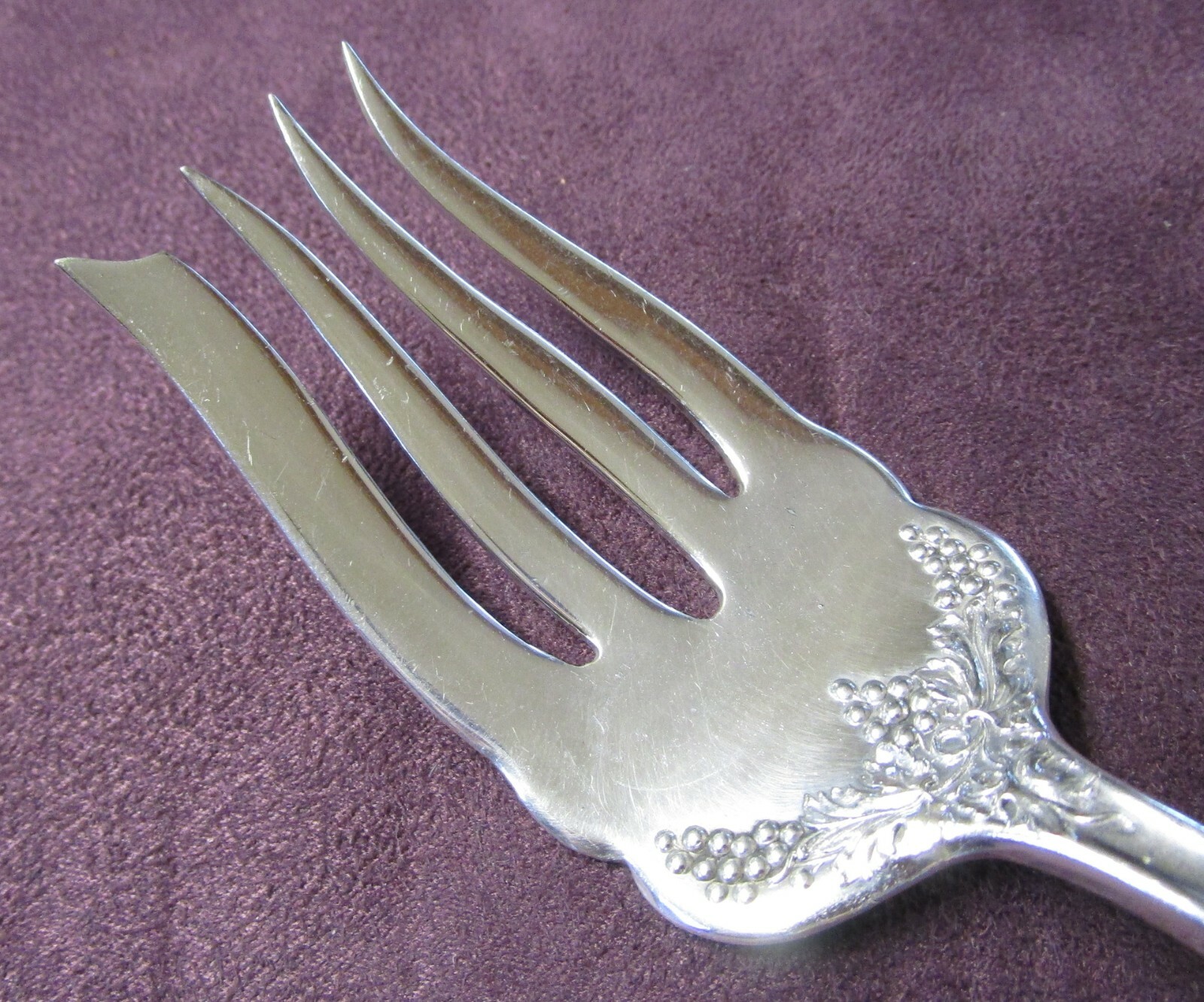 CRAWFORD 1913 Serving Fork Grape Motif Silverplate No Monogram