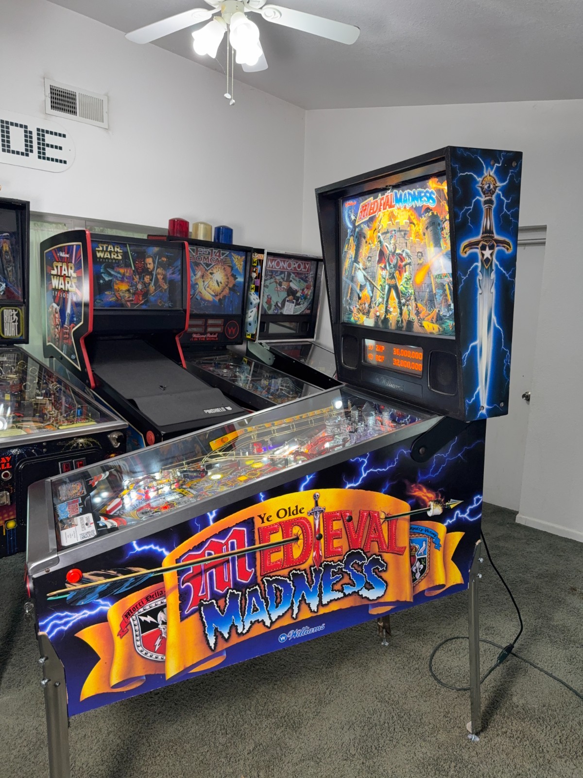 Medieval Madness Pinball Machine - Williams 1997