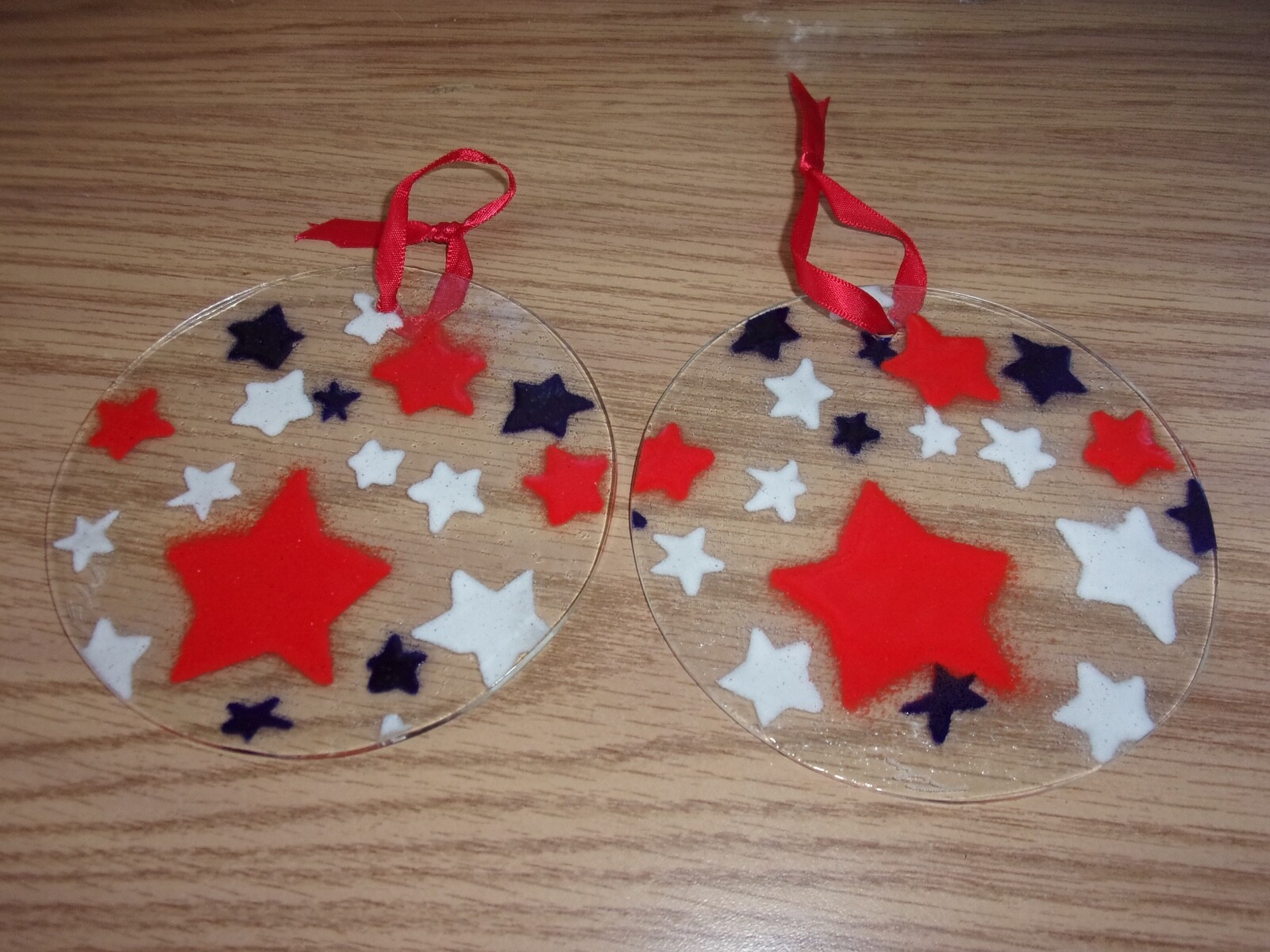 Folio Art Glass Colts Neck New Jersey sun catchers signed R,W,B stars 4-1/4" EUC