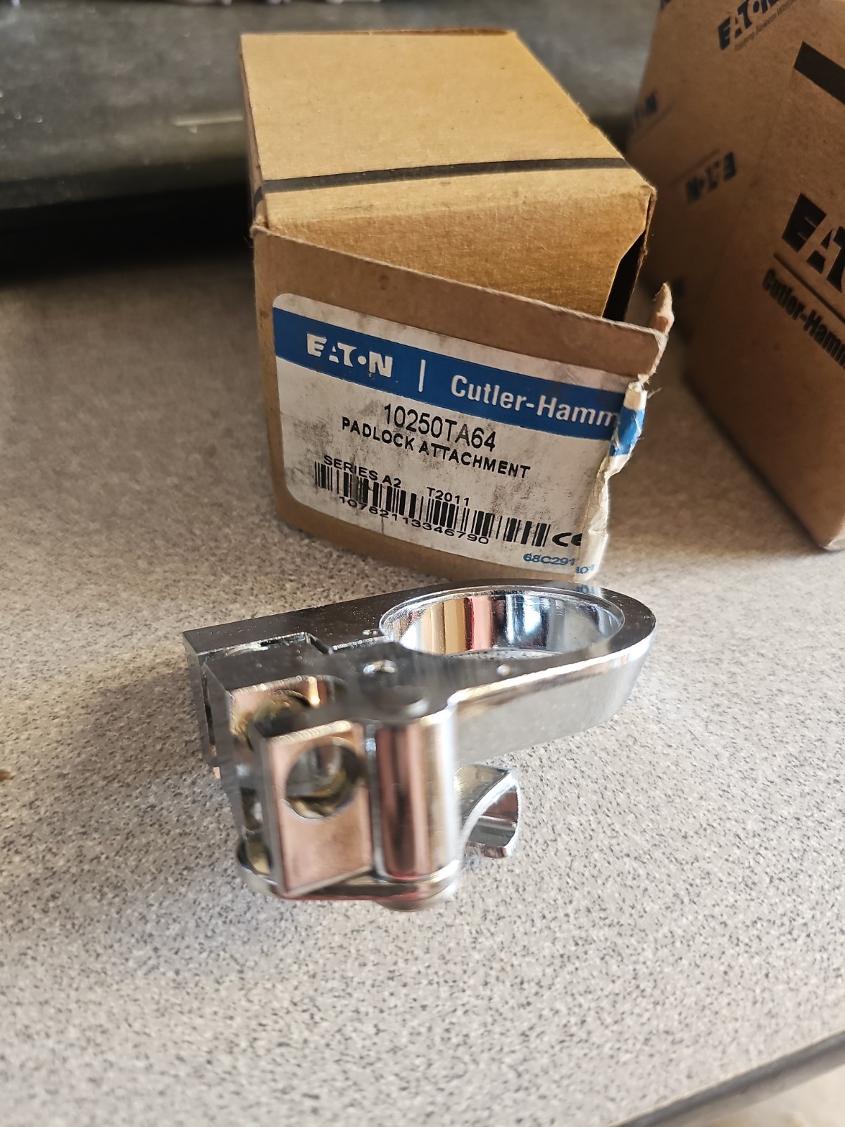 EATON 10250TA64 PADLOCK ATTACHMENT, SERIES A2, NEW SURPLUS