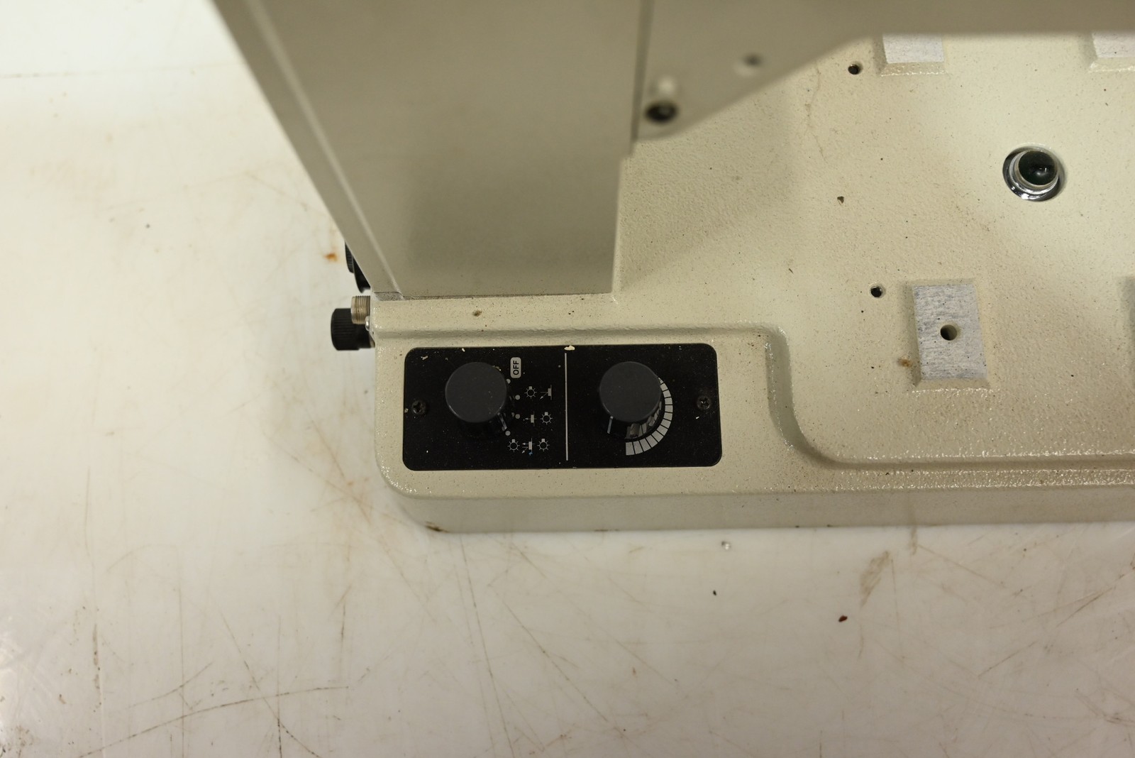 Mitutoyo 176-811A Toolmakers Microscope