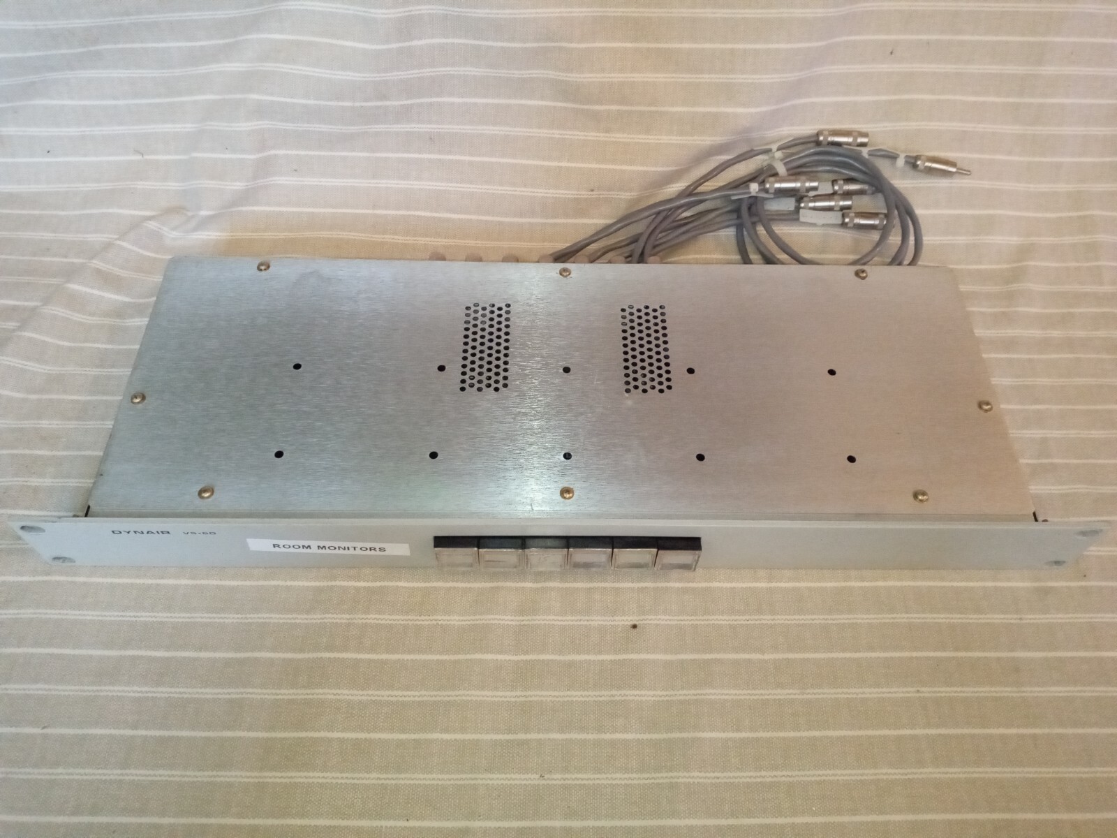 Vintage Dynair Electronics model VS-6D 6-Input Video Rackmount Switch