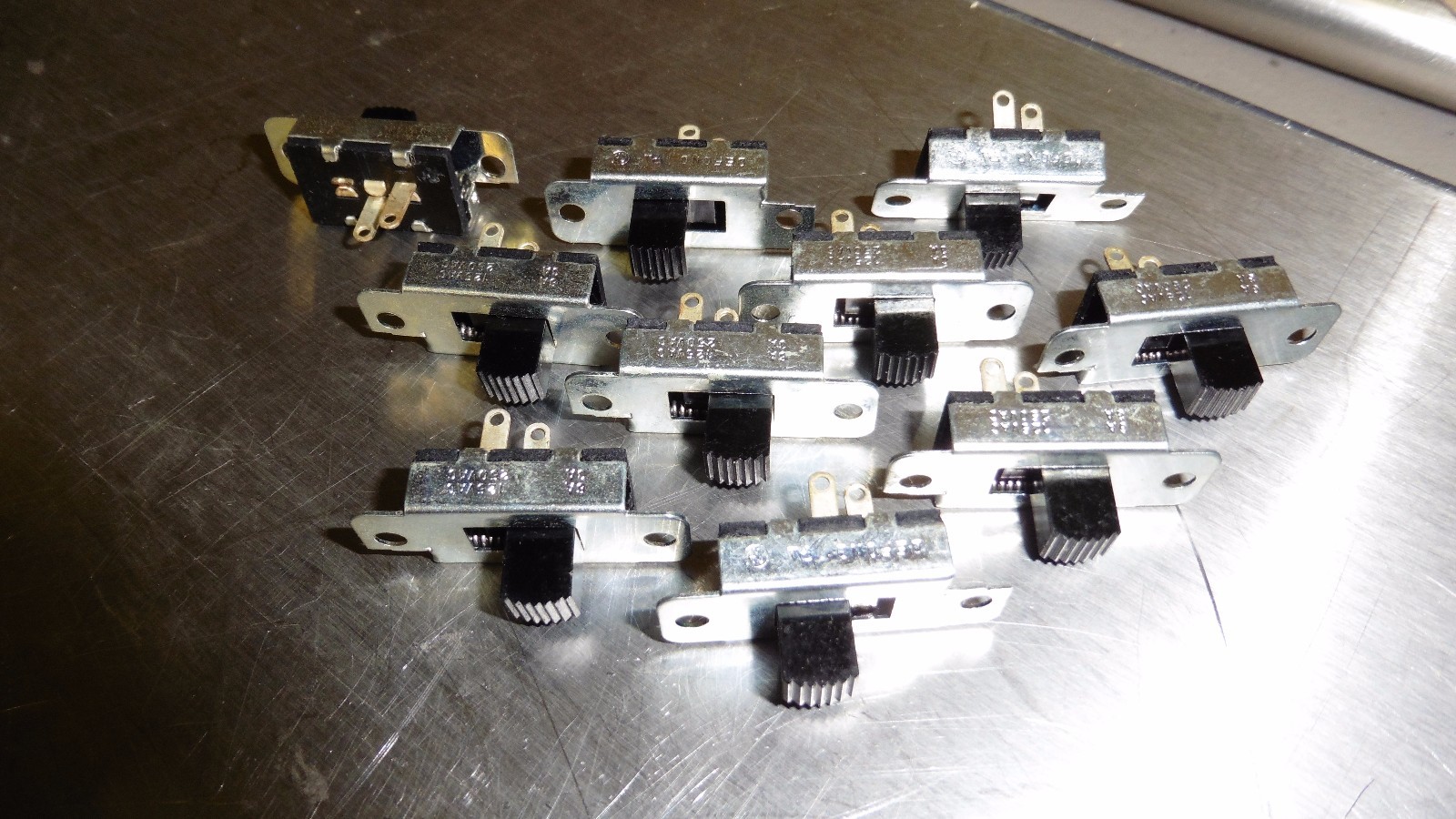 LOT OF 10 NEW SLIDE MOMENTARY SWITCHES SPST 6A/125VAC / 3A/250VAC DSC1106-R-CT02