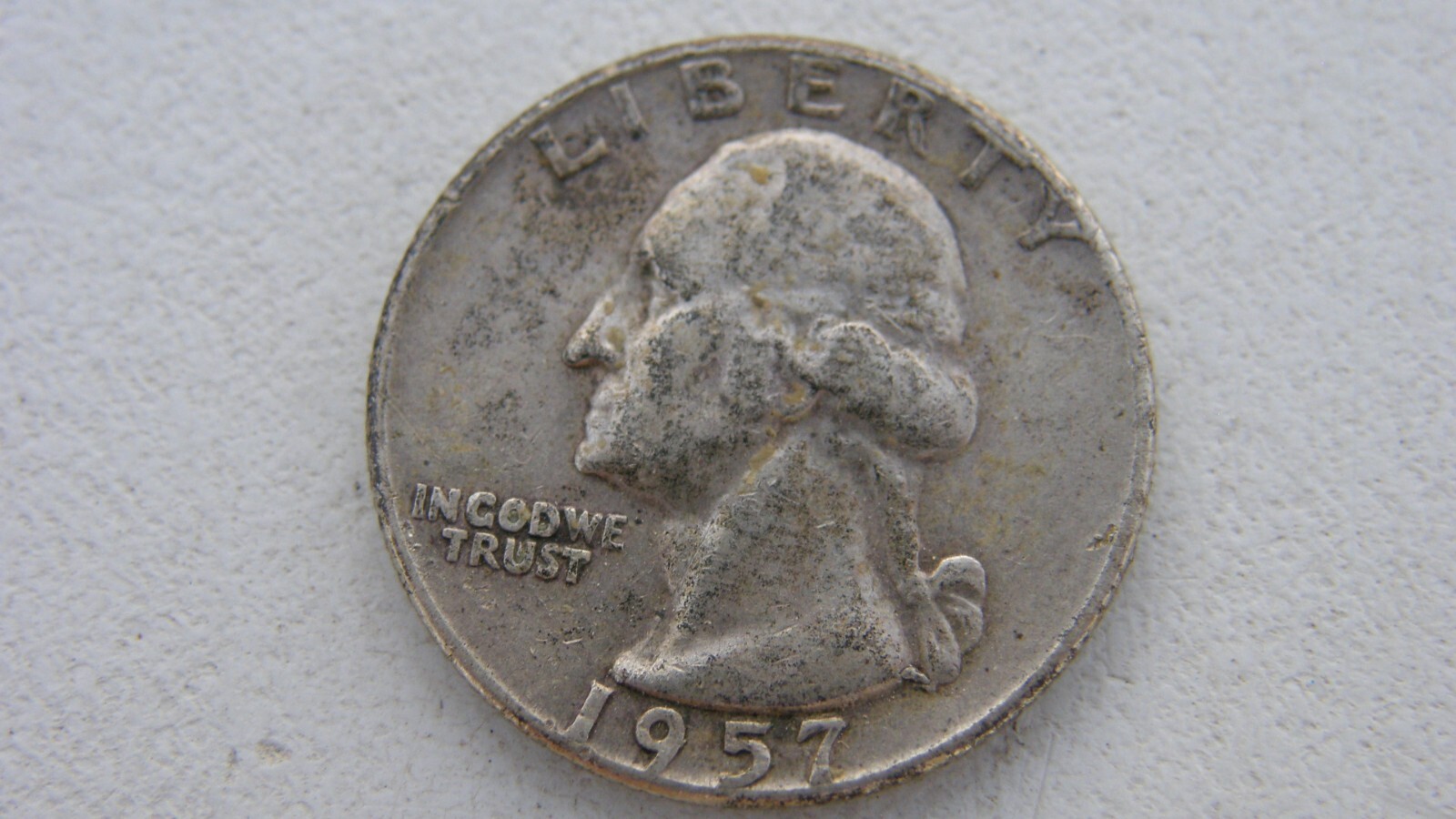 1957-D Silver Washington Quarter - Scarce  Better Date FREE Shipping !!