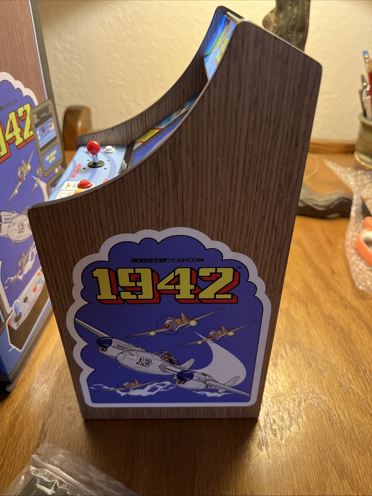 New Wave Toys Replicade 1942 1/6 Scale Mini Arcade Cabinet CAPCOM