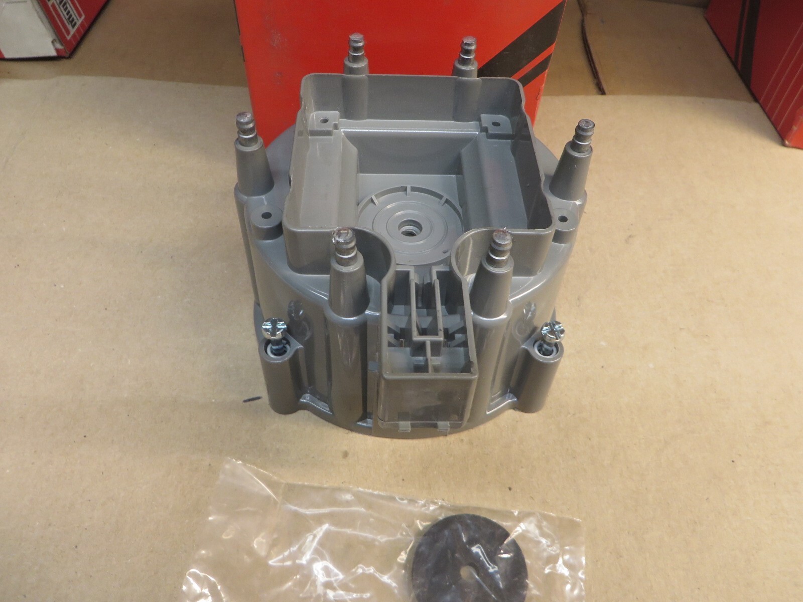 DISTRIBUTOR CAP MIGHTY # 3-353 new Replaces DELCO GM OEM # 19110930, D335, D560A