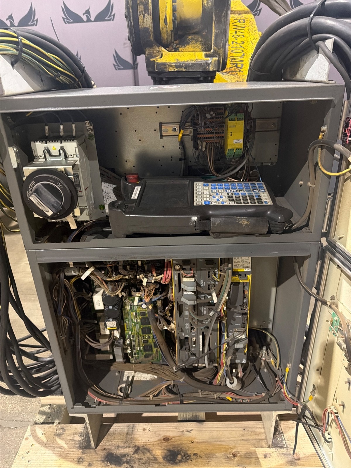 FANUC R‑2000iB/210F Complete w/ R‑30iB Controller USED