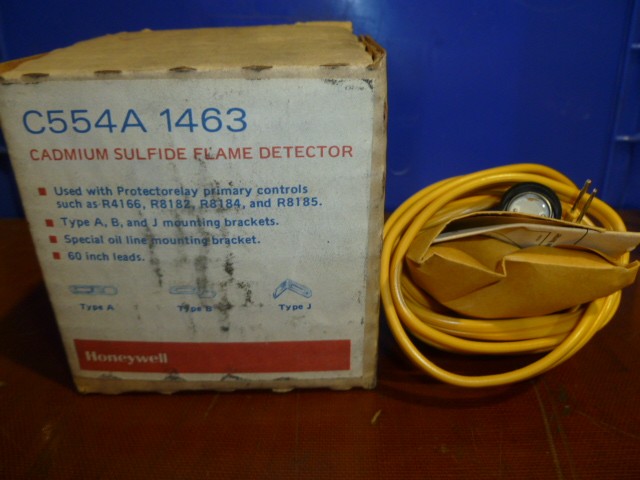 Honeywell C554A1463 Cadmium Sulfide Flame Detector-New In Box